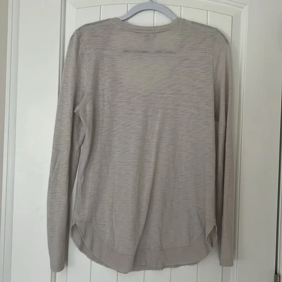 Lila P scoopneck, long sleeve, lightly, tan/off white, , stretchy, size Medium - Picture 4 of 6